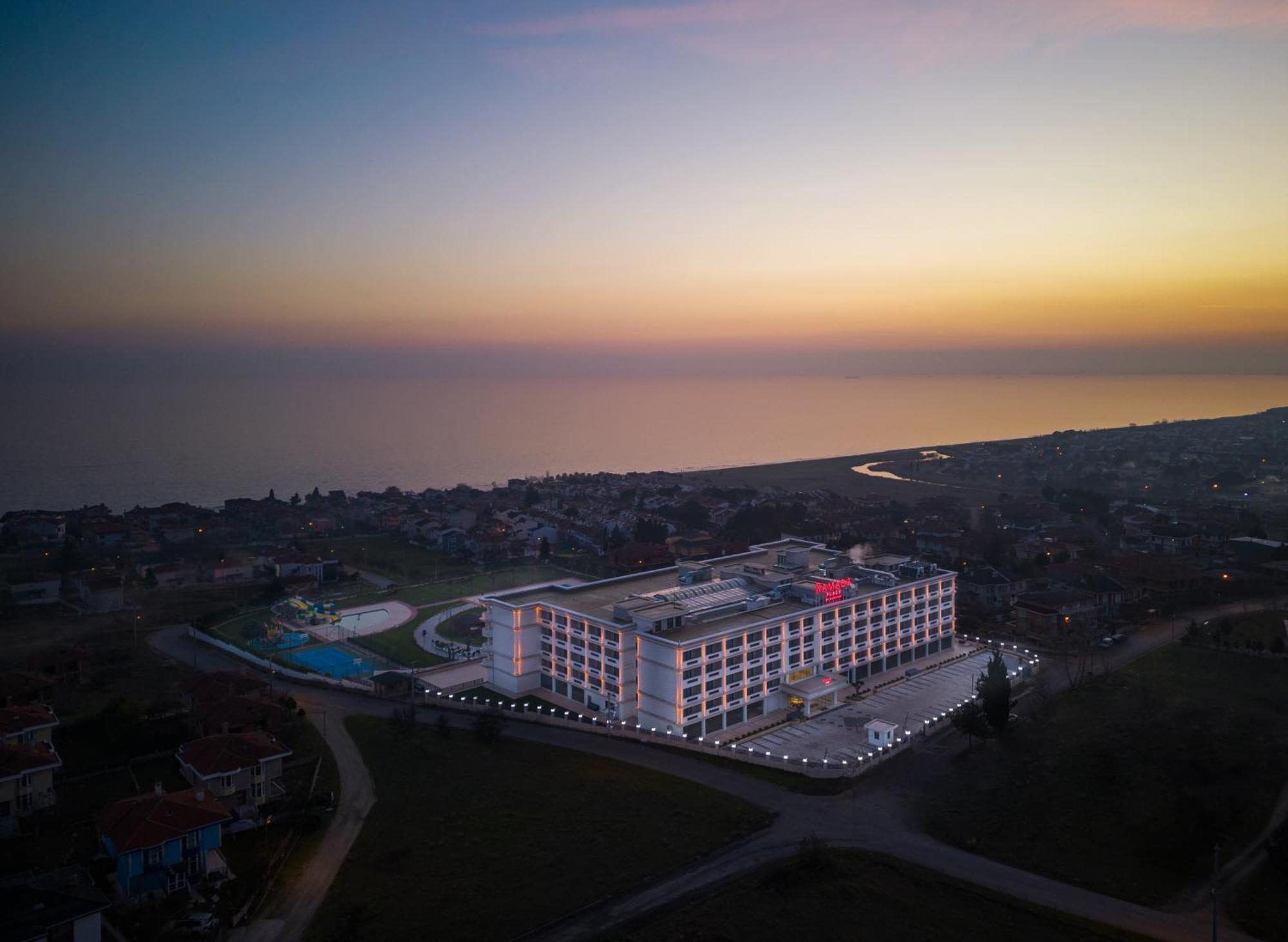 Ramada Plaza By Wyndham Silivri Exterior foto