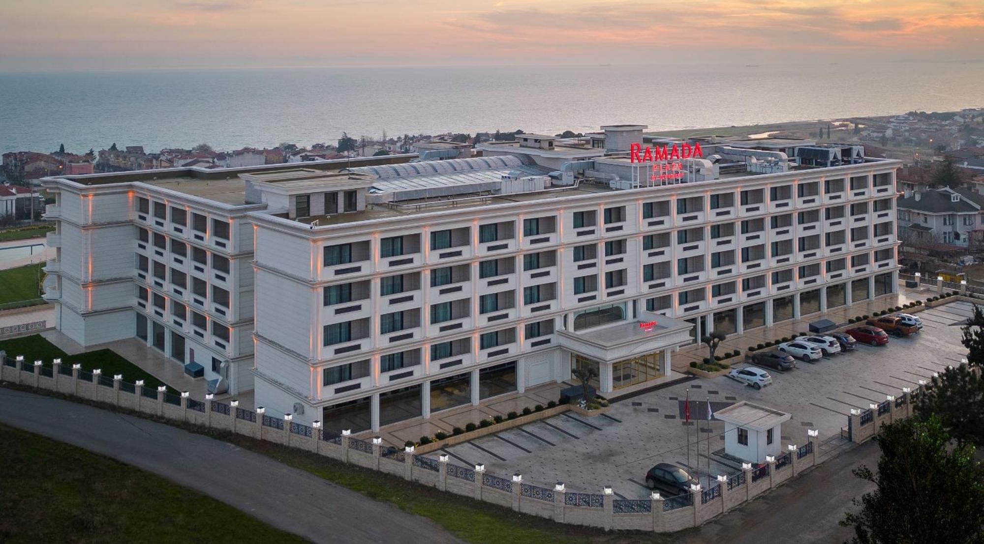 Ramada Plaza By Wyndham Silivri Exterior foto